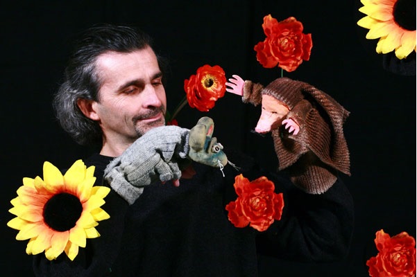 Andar per Fiabe, al teatro di San Costanzo Nico cerca un amico