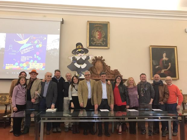 Tutti i numeri del Carnevale: oltre 60 eventi collaterali, 12 carri allegorici, 1500 camper e circa 200 quintali di dolciumi