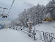 Al Catria ancora neve e nel week-end impianti aperti. Ottimi risultati nelle gare di sci