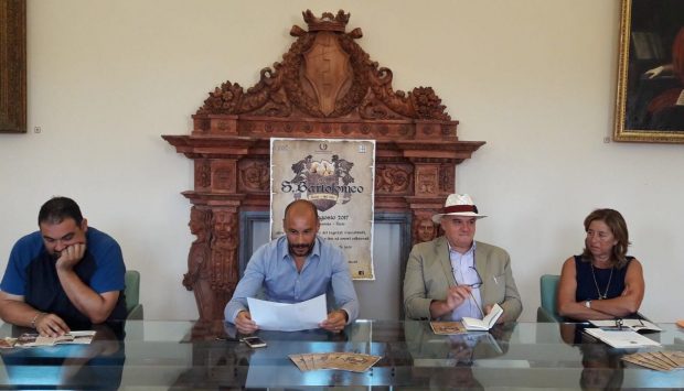 Torna la Fiera di San Bartolomeo: sbandieratori, passeggiate culturali, truccabimbi, bolle e musica in Sassonia