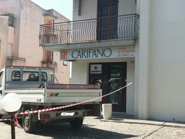 Fanno saltare il bancomat a Monte Porzio, ingente il bottino