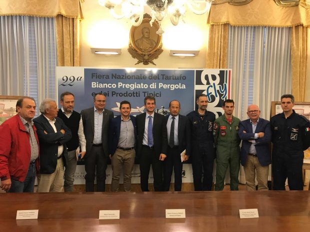 La Fiera Nazionale del Tartufo Bianco di Pergola unisce le Marche: nozze tra il diamante della terra e l’oliva ascolana