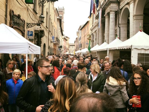 La Fiera Nazionale del Tartufo di Pergola concede il bis: nozze tra il diamante della terra e l’oliva ascolana, Max Pisu, 9 regioni in vetrina