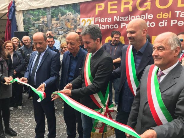 Il Fly Fano Team, Pippo Franco, 9 regioni in vetrina: un successo la prima domenica della Fiera del Tartufo di Pergola