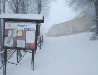 E’ arrivata la neve, il Catria si colora di bianco