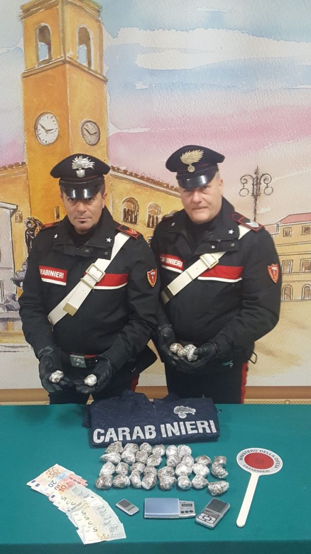 Spaccio di droga al Pincio, carabinieri arrestano pusher con 4 etti di marijuana