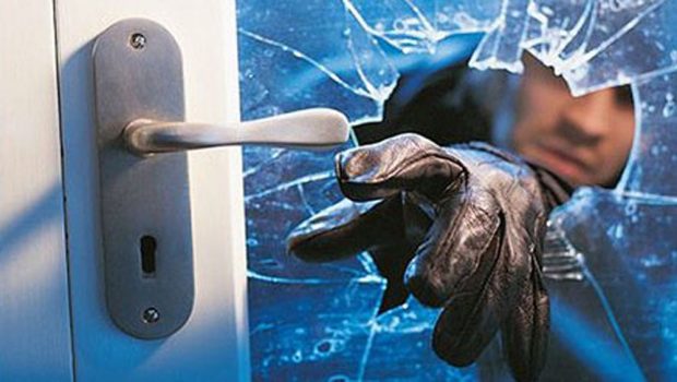 Pesaro, fermato l’autore di numerosi furti ad attività commerciali e produttive