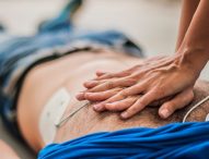 I medici nelle scuole per insegnare il massaggio cardiaco