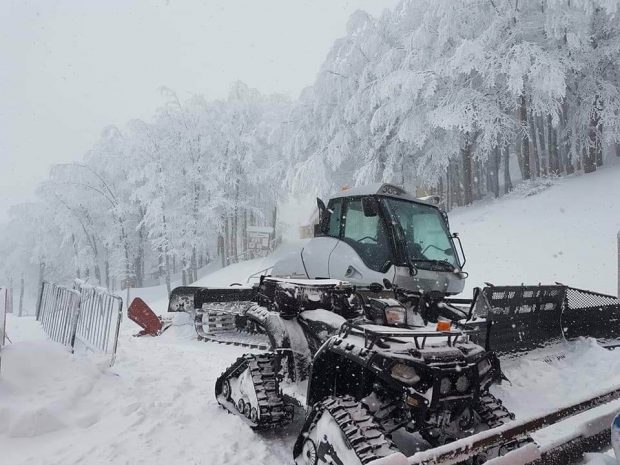 Sul Monte Catria un metro di neve. La situazione di tutte le strade