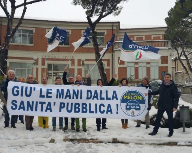 Flash Mob a Senigallia e Fabriano, Baldelli (Fdi): “In mezzo alla gente e neve per difendere gli ospedali”
