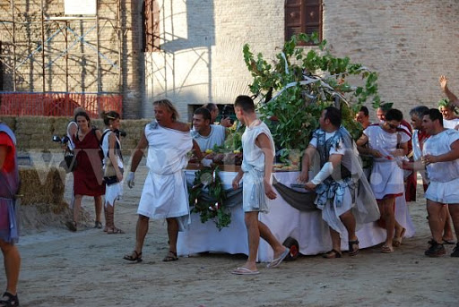 La Fano dei Cesari, grandi celebrazioni e banchetti con La notte degli Dei e Bacchanalia
