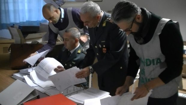 Fano, scoperta maxi frode fiscale internazionale di 55 milioni di euro nel commercio di abiti griffati