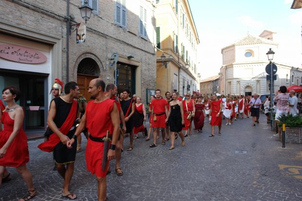 I negozi del centro e il mercato si trasformeranno durante Fanum Fortunae – La Fano dei Cesari