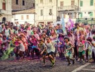 Artisti di strada, Pizza Color Run, musica: a San Lorenzo in Campo per Pizza in Piazza un pieno di arte e divertimento