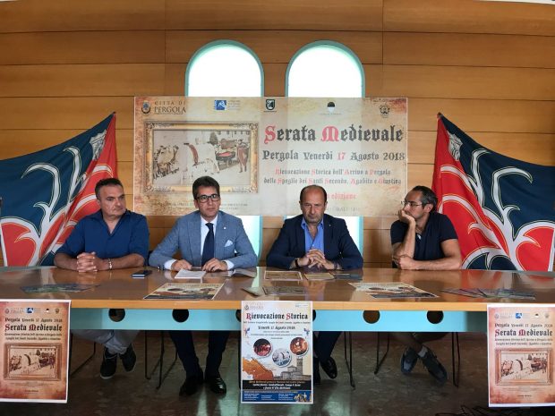 A Pergola la Serata Medievale: 250 figuranti, 15 gruppi storici e i buoi del Palio di Siena