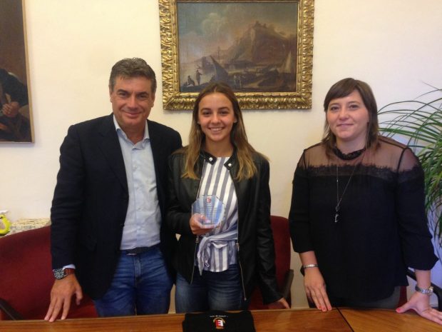 Fano, ricevuta in Comune la campionessa nazionale di nuoto Teresa Malipiero