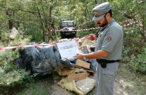 Doglio: dalla segnalazione social al sequestro di oltre 10 metri cubi di rifiuti speciali e pericolosi