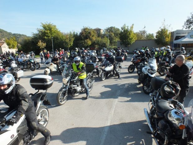 A Sant’Angelo in Vado si scaldano fornelli e motori. Fino a domenica c’è il 40° Motoraduno del Tartufo