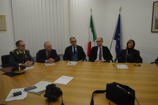 Contrasto ai reati tributari: Procure di Pesaro e Urbino, Guardia di Finanza e Agenzia delle entrate siglano protocollo di intesa