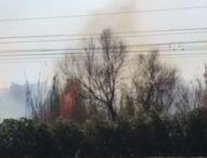 Incendio nei pressi della ferrovia, bloccato il transito dei treni