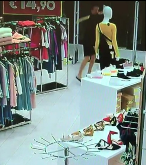 Stalker arrestato a Marotta, in auto due taniche di benzina