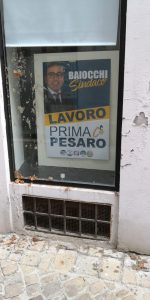 atti vandalici sede via diaz 1