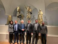 Storia e tecnologia: aperta la nuova sala immersiva dei Bronzi dorati di Pergola firmata Paco Lanciano e voluta dal sindaco Baldelli