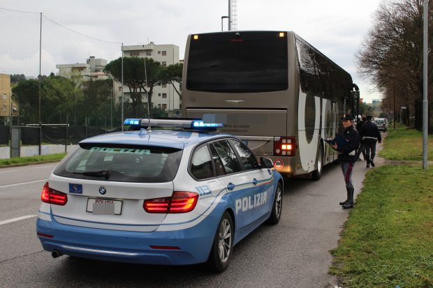 Uso del telefono, senza cinte, mancanza di copertura assicurativa e revisione: accertate 635 violazioni al codice della strada