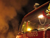 Incendio nel deposito degli scuolabus, ingenti i danni