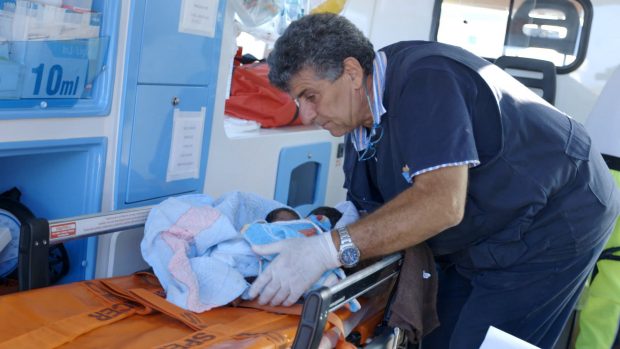 Il premio ‘Ho l’Africa nel Cuore’ al medico di Lampedusa Pietro Bartolo