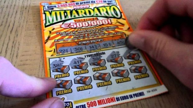 Gratta e vinci, Lotto, Superenalotto e slot machine, parte corso contro il gioco compulsivo