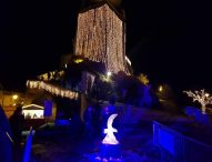 A Frontone la magia dei mercatini ‘Nel Castello di Babbo Natale’. Inaugurazione in notturna con accensione luminarie effetto UAU