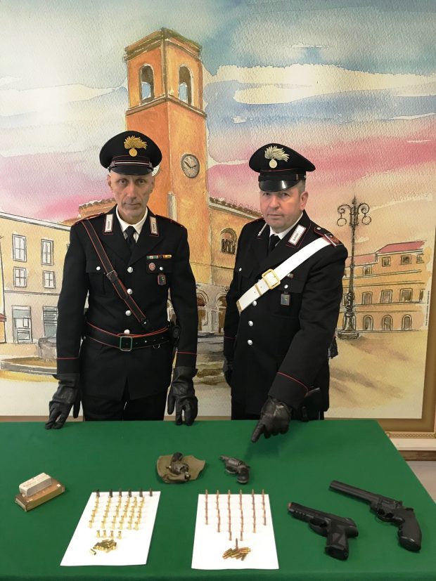 Albanese arma revolver dopo aver litigato con due suoi connazionali: arrestato