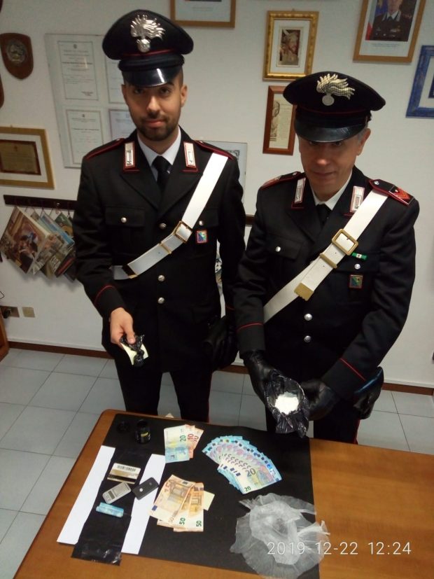 Marotta, adibisce la cucina a supermarket della droga: arrestato 41enne