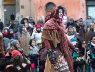 Befane volanti, migliaia di calze da gustare, premi, laboratori e spettacoli aerei: la provincia celebra la Befana