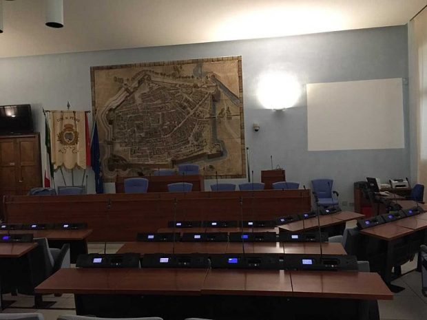 Centrodestra Pesaro: “Inciucio Pd – 5 Stelle, una farsa durata mesi”