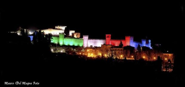 Coronavirus: nella provincia di Pesaro Urbino monumenti, rocche e palazzi si illuminano col tricolore (FOTO)