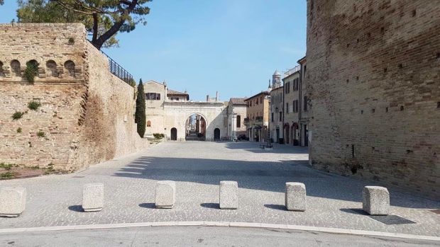 Fano, le immagini della città deserta