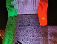 Il tricolore illumina la Rocca di Mondavio e il Municipio di Terre Roveresche