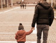 Coronavirus: sì alla camminata genitore-figli. Jogging ammesso