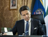 Scuola, il premier Conte: “Mascherine, quarantena, banchi: si riparte così”