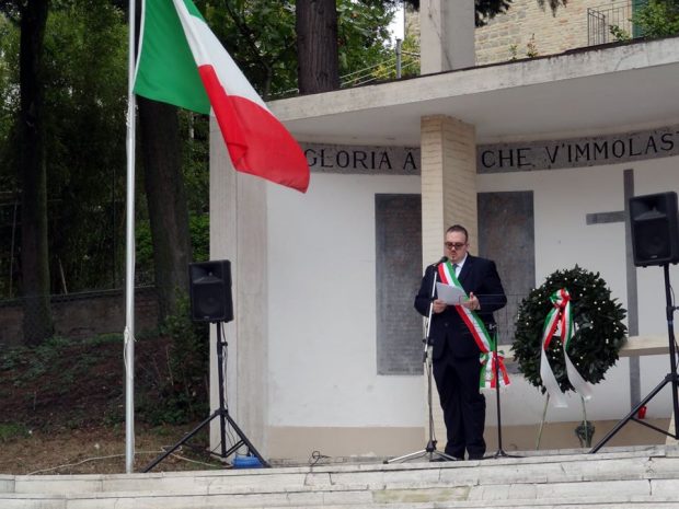 Un minuto di silenzio e bandiere a mezz’asta: il Comune di San Lorenzo in Campo aderisce all’iniziativa dell’Anci