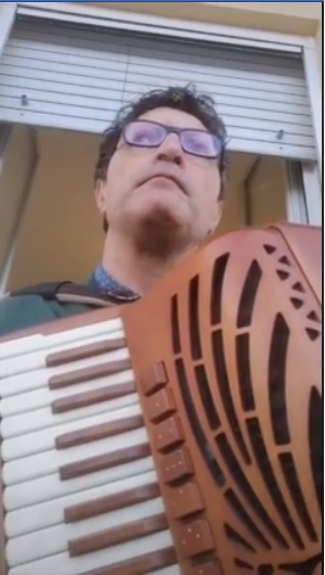 San Lorenzo in Campo, il Paese della Musica risponde al FlashMob Sonoro: i video