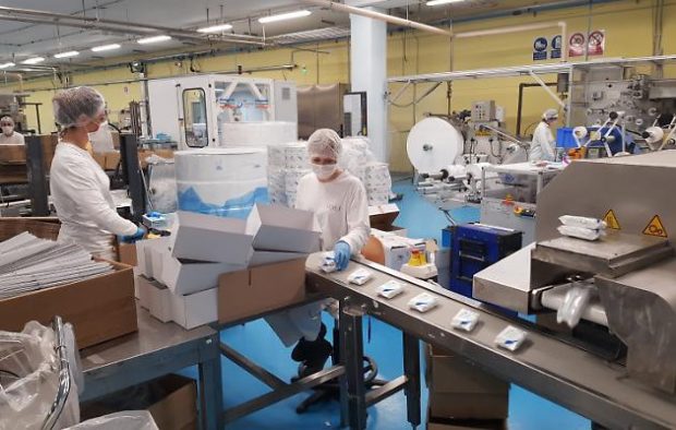 Servono mascherine e respiratori: fino a 800mila euro per chi riconverte produzione