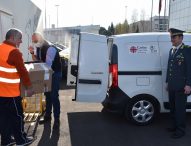 Controlli e solidarietà: i finanzieri di Pesaro donano generi alimentari alla Caritas diocesana