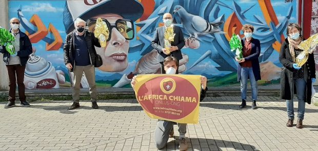 Fano, uova di cioccolato solidali de l’Africa Chiama per avvicinare gli anziani alle famiglie