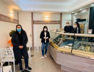 Inaugurazione a Pergola in tempi di Coronavirus, apre la Gelateria del Corso