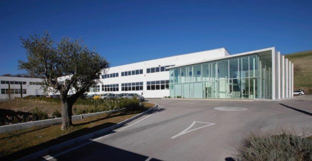 Noctis, evoluzione al servizio del territorio: mascherine certificate con produzione automatica. Nuovo reparto tessile con 25 dipendenti