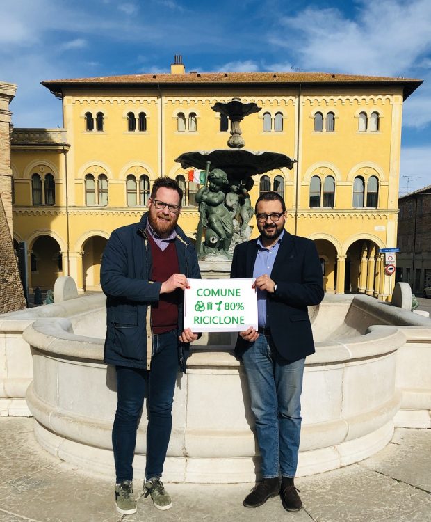 Raccolta differenziata: San Costanzo raggiunge l’80%, primo Comune della provincia con produzione più bassa di rifiuti pro-capite