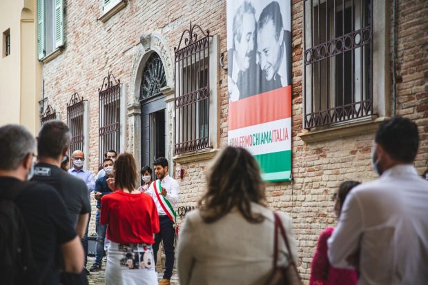 Cartoceto partecipa al flash mob “Palermo chiama Italia al balcone” in memoria vittime della mafia